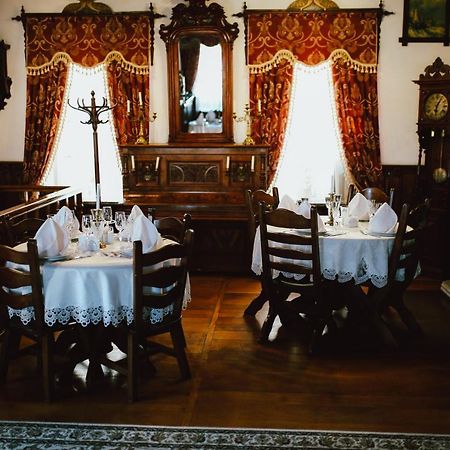 Antique House Hotel Dubno Eksteriør billede