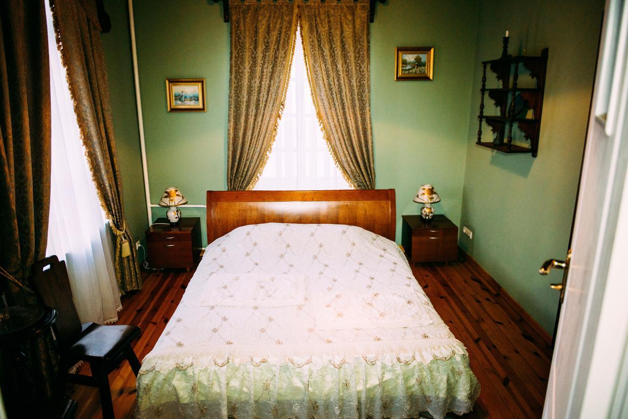 Antique House Hotel Dubno Eksteriør billede