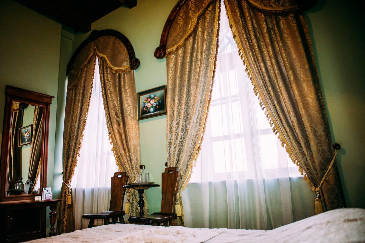 Antique House Hotel Dubno Eksteriør billede