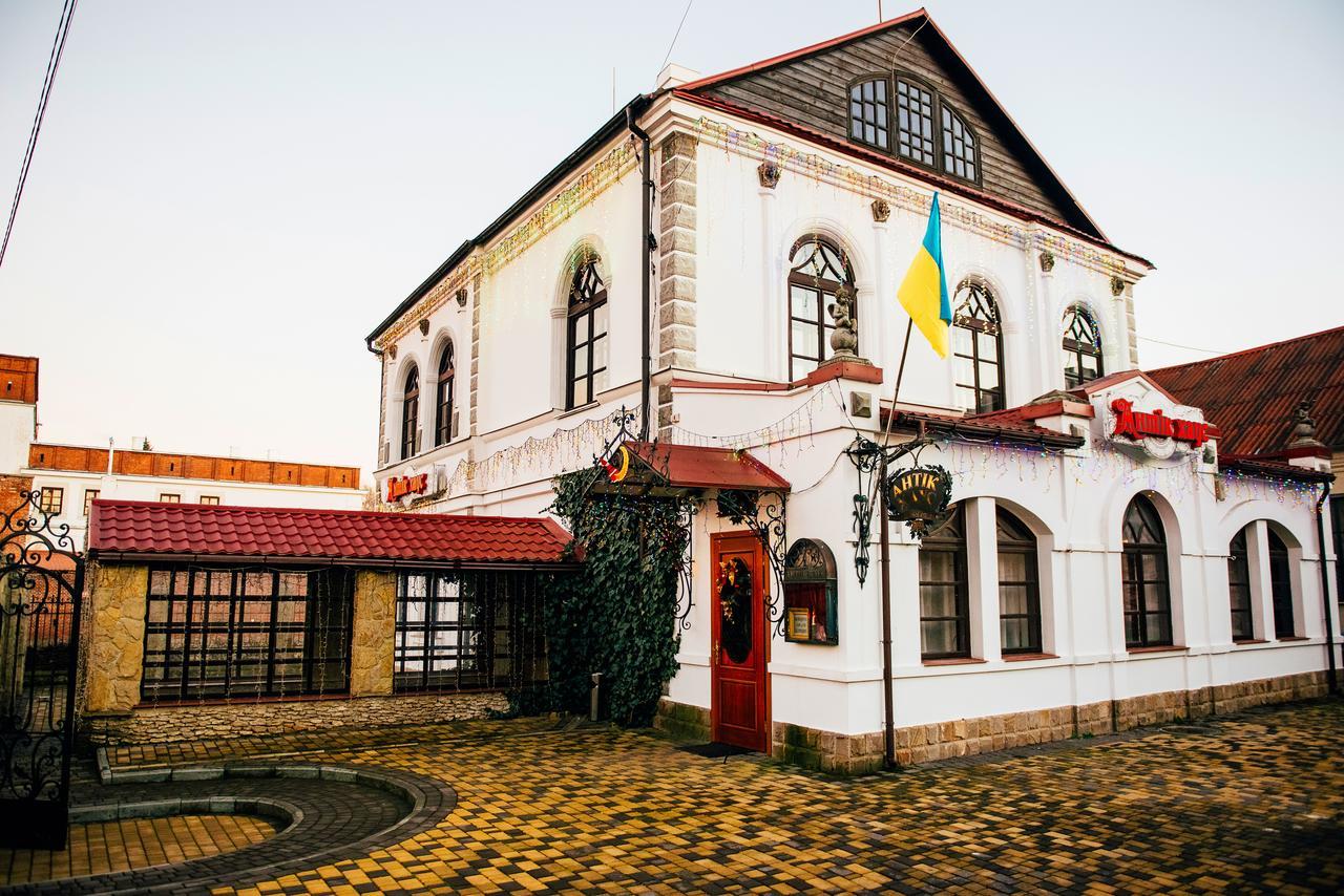 Antique House Hotel Dubno Eksteriør billede