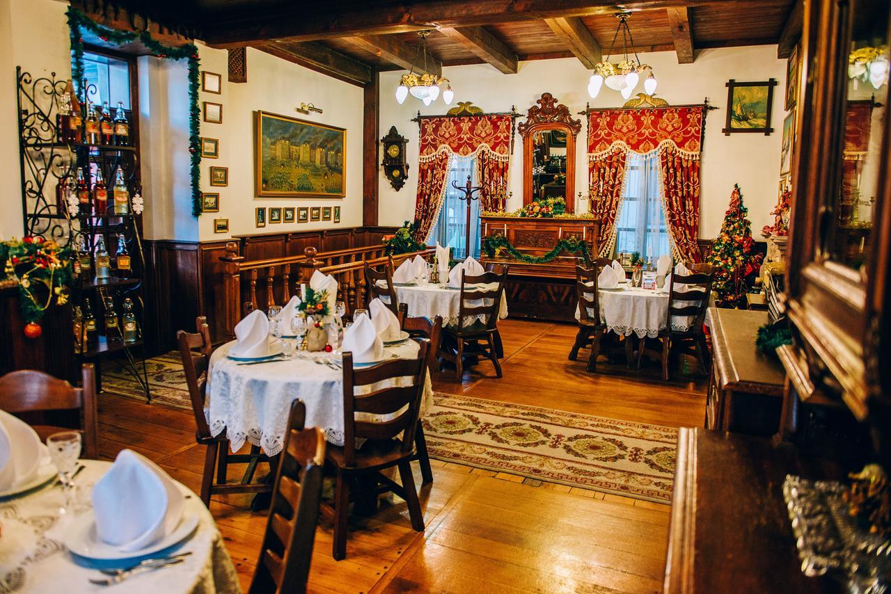 Antique House Hotel Dubno Eksteriør billede