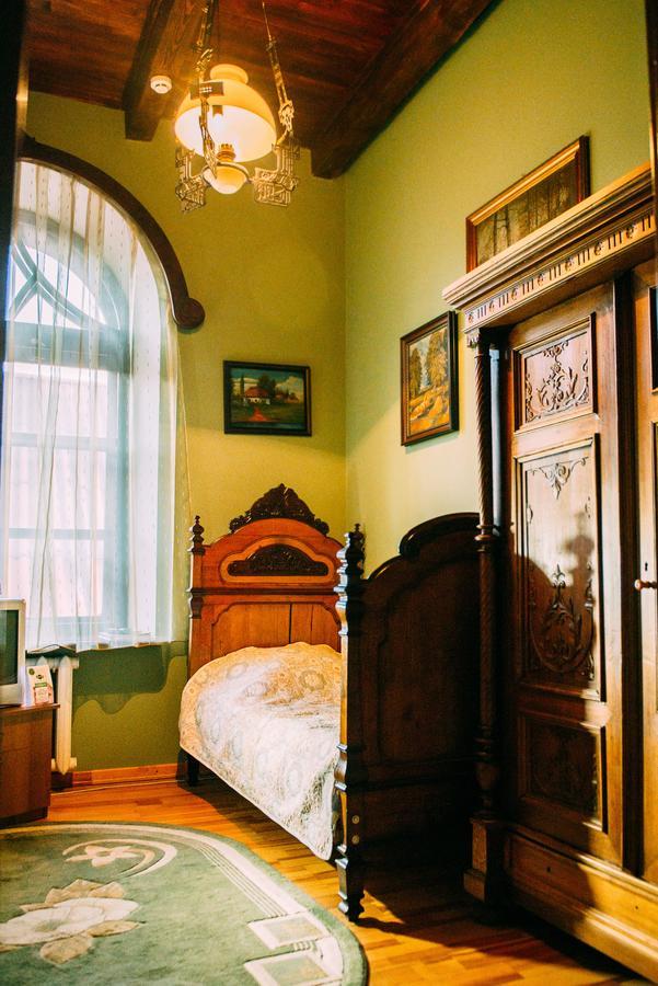 Antique House Hotel Dubno Eksteriør billede