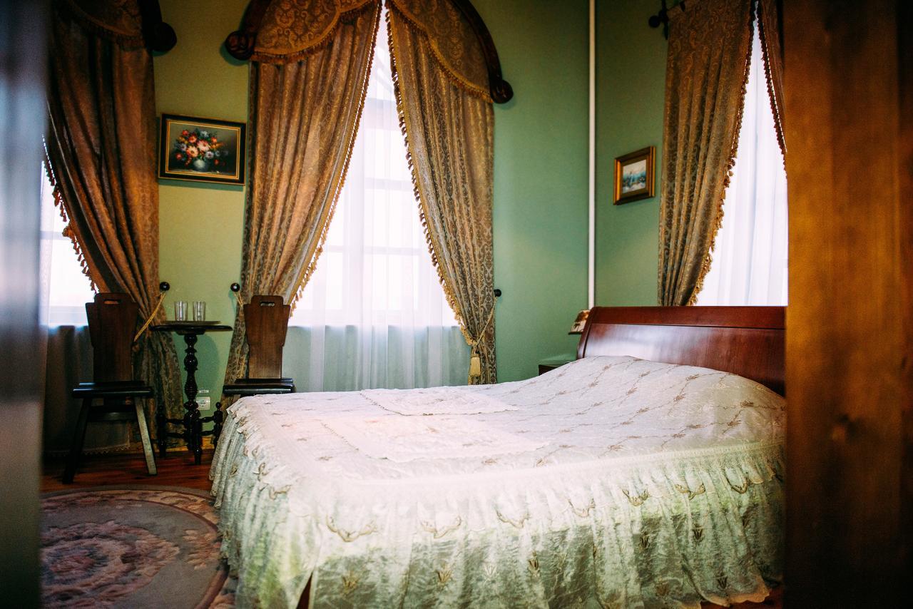 Antique House Hotel Dubno Eksteriør billede