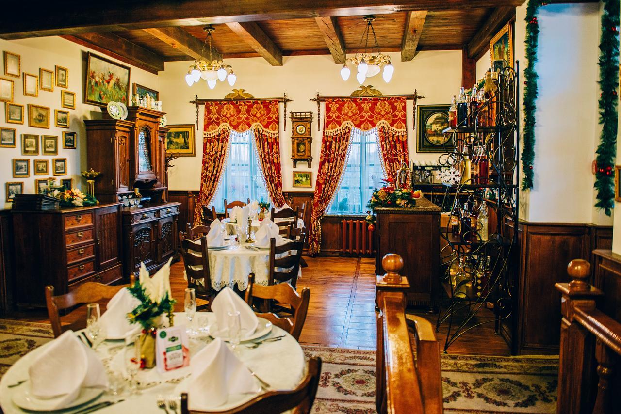 Antique House Hotel Dubno Eksteriør billede