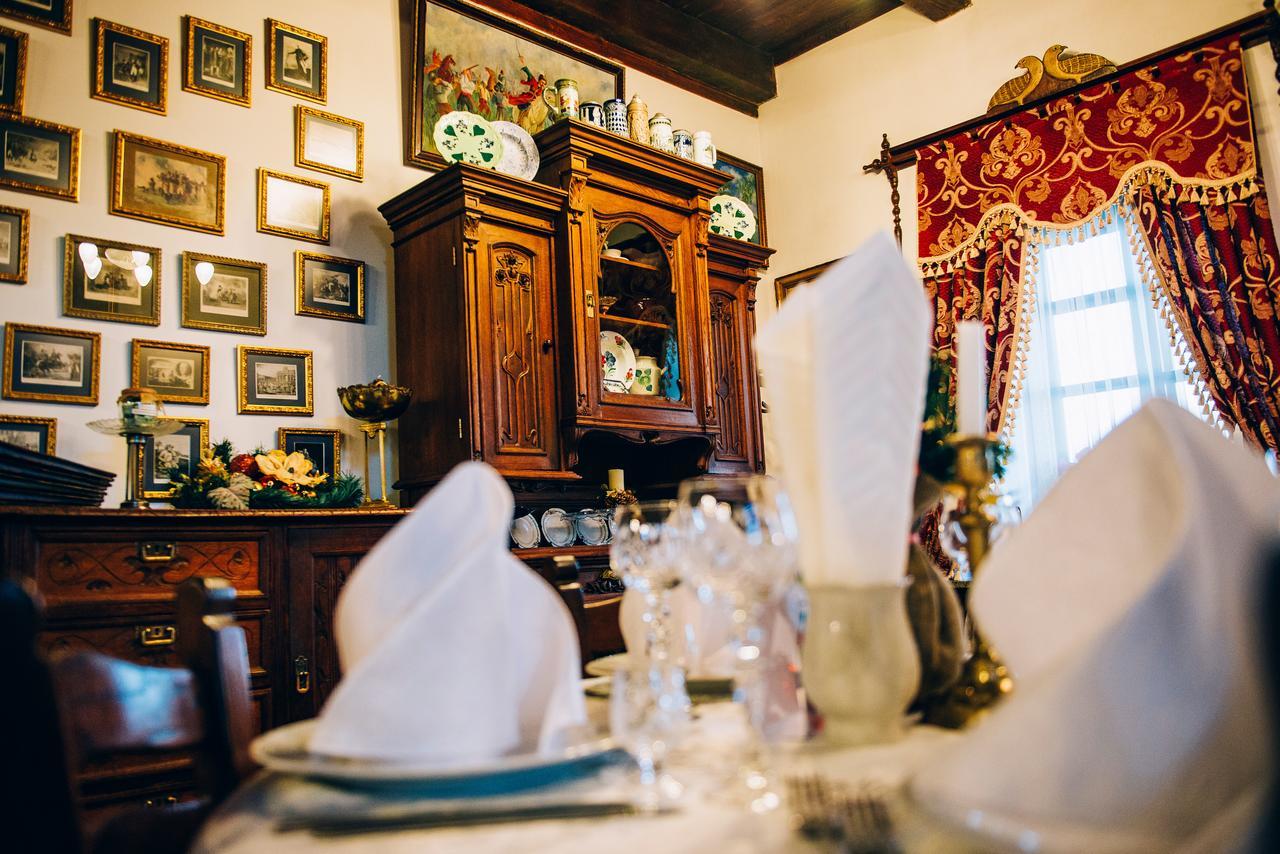 Antique House Hotel Dubno Eksteriør billede
