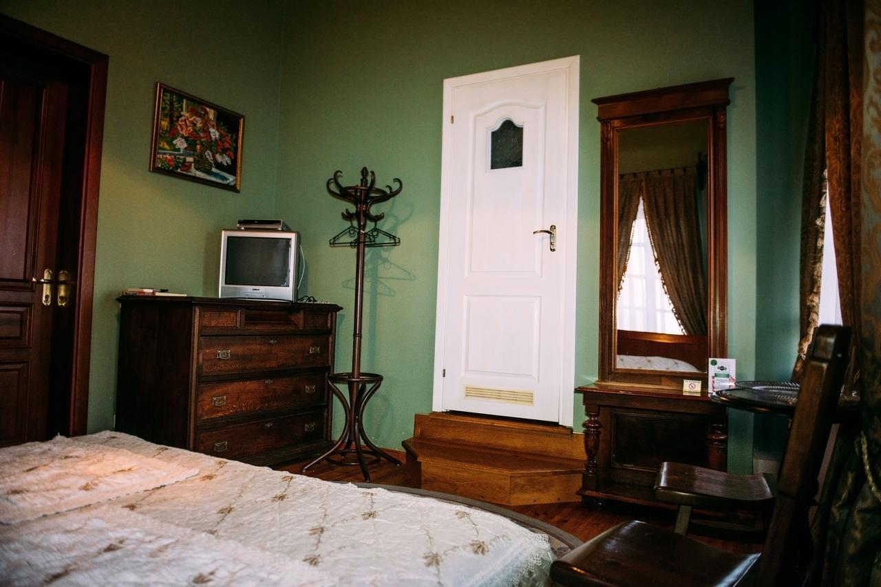 Antique House Hotel Dubno Eksteriør billede