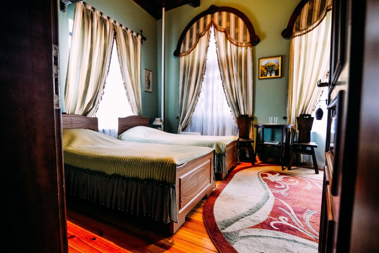 Antique House Hotel Dubno Eksteriør billede
