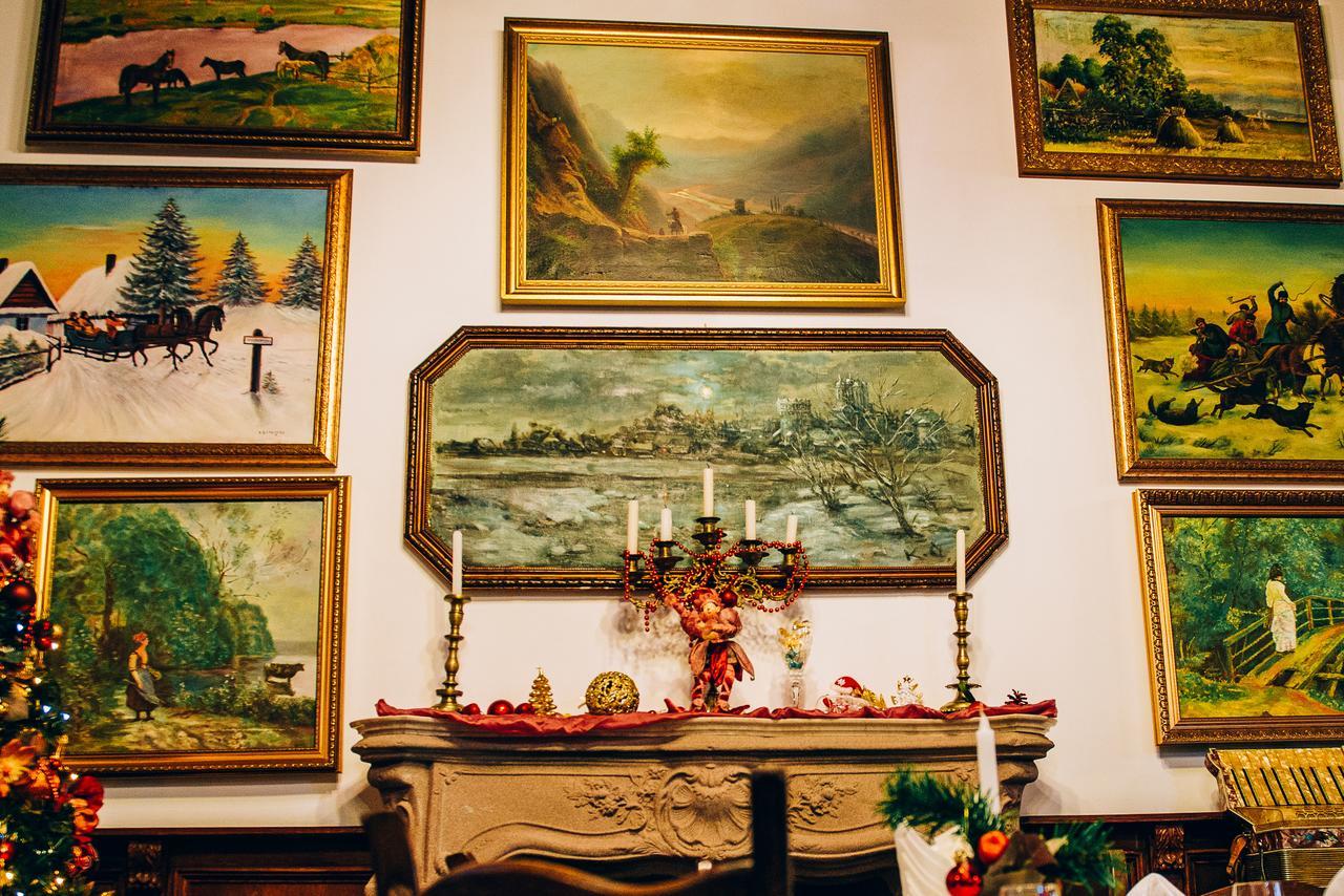 Antique House Hotel Dubno Eksteriør billede