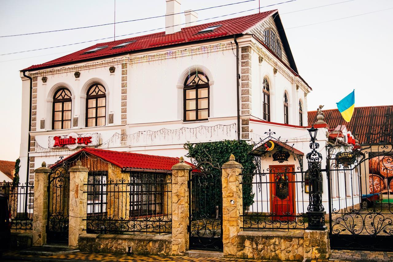 Antique House Hotel Dubno Eksteriør billede