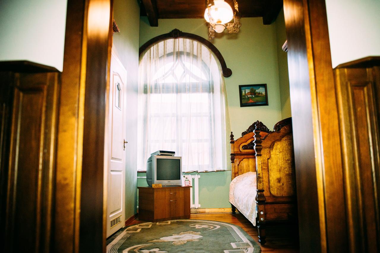 Antique House Hotel Dubno Eksteriør billede