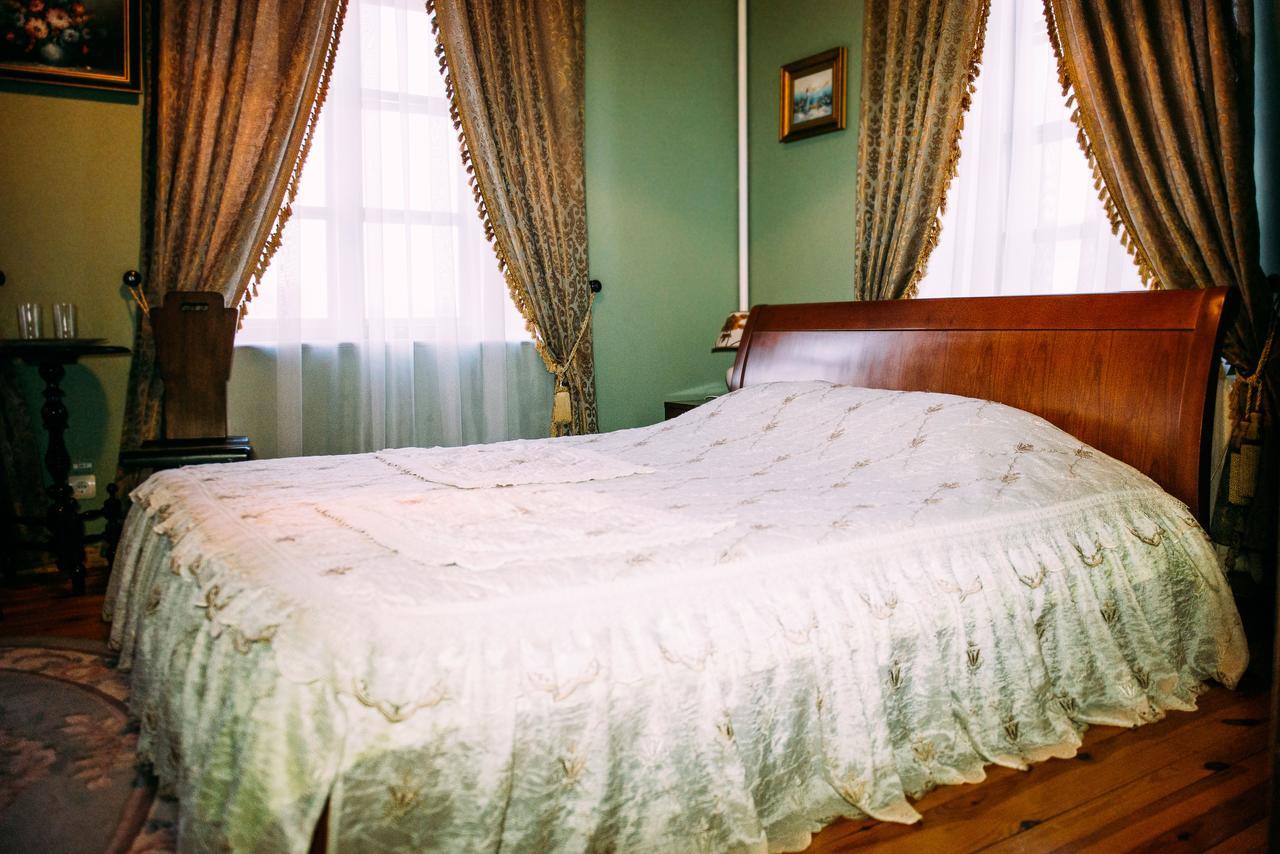 Antique House Hotel Dubno Eksteriør billede
