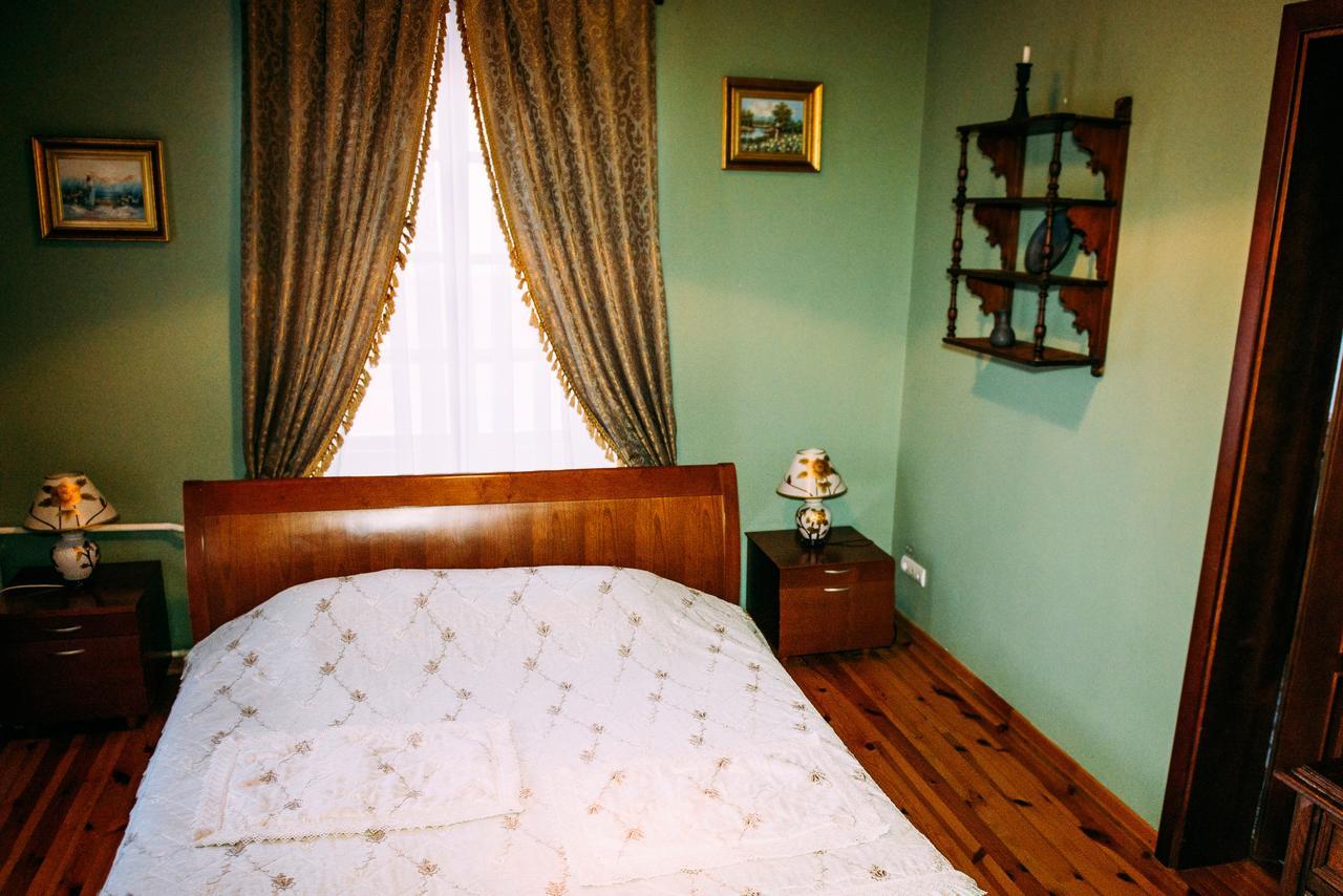 Antique House Hotel Dubno Eksteriør billede
