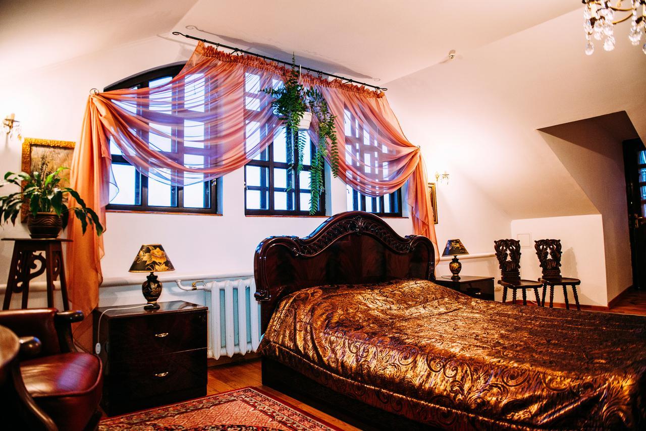 Antique House Hotel Dubno Eksteriør billede