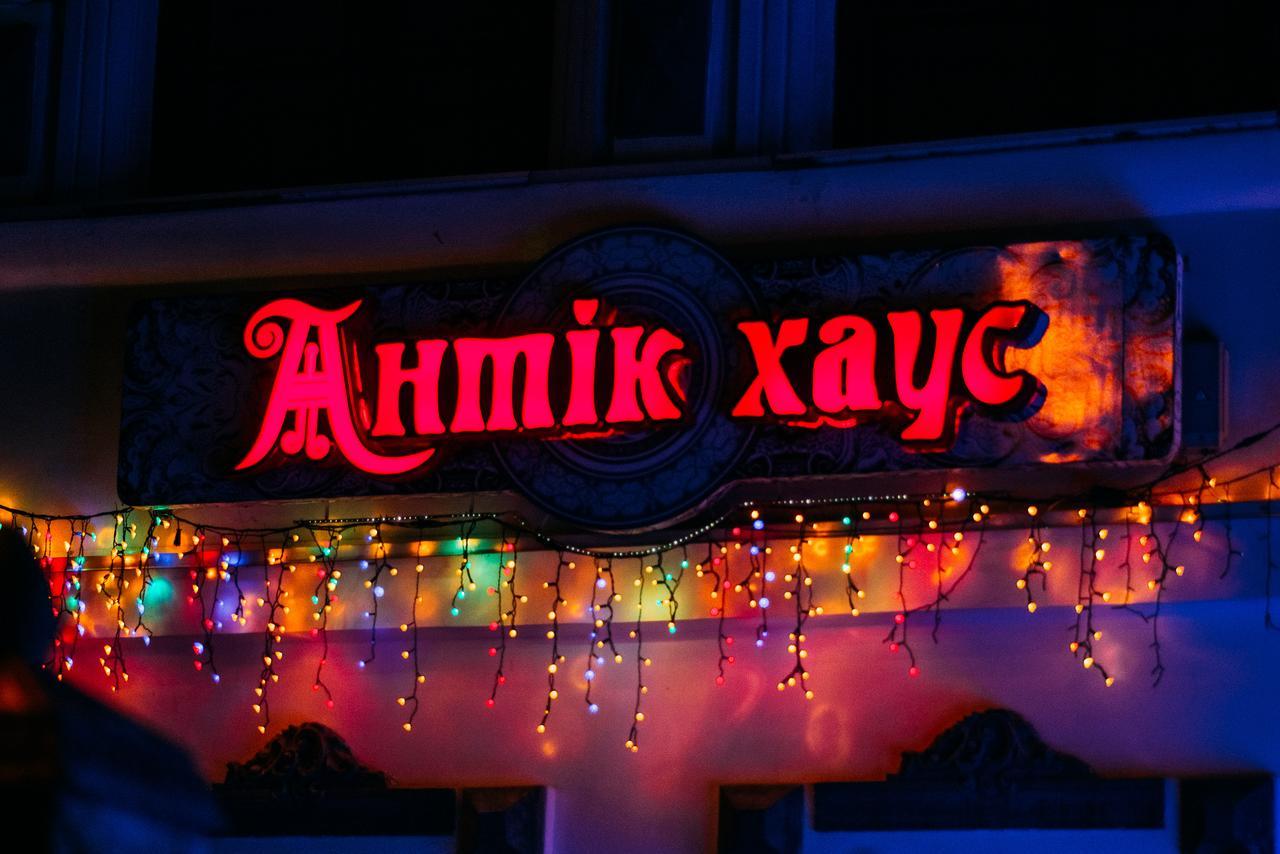 Antique House Hotel Dubno Eksteriør billede