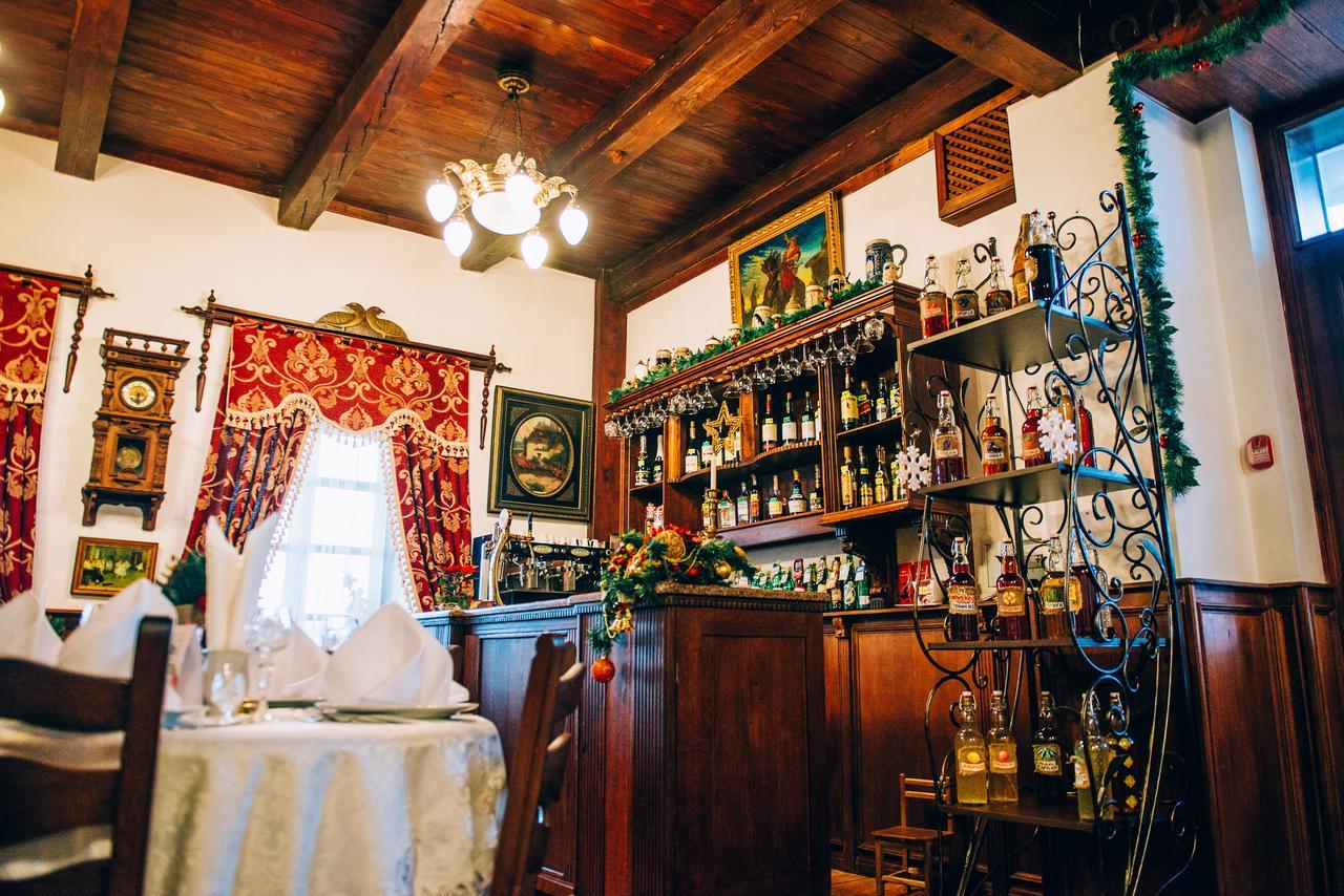Antique House Hotel Dubno Eksteriør billede