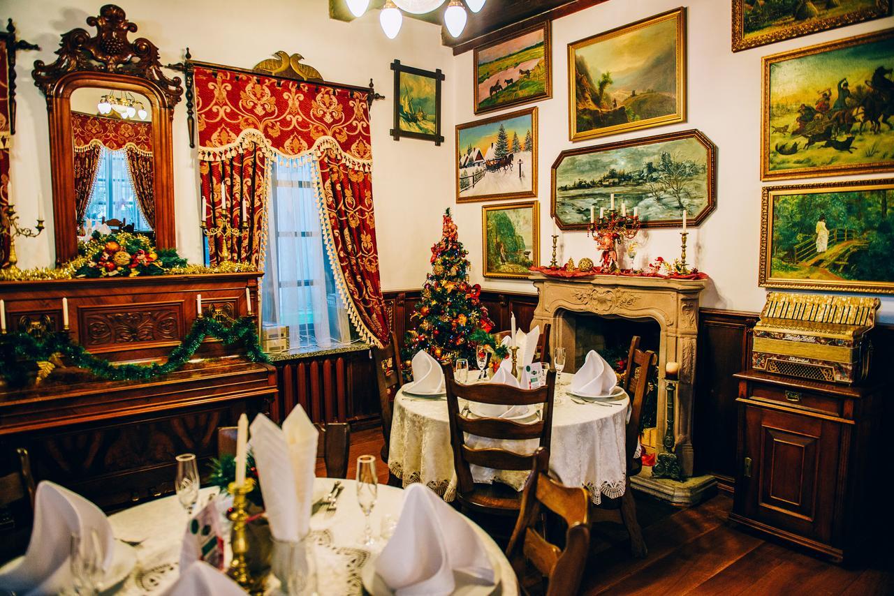 Antique House Hotel Dubno Eksteriør billede