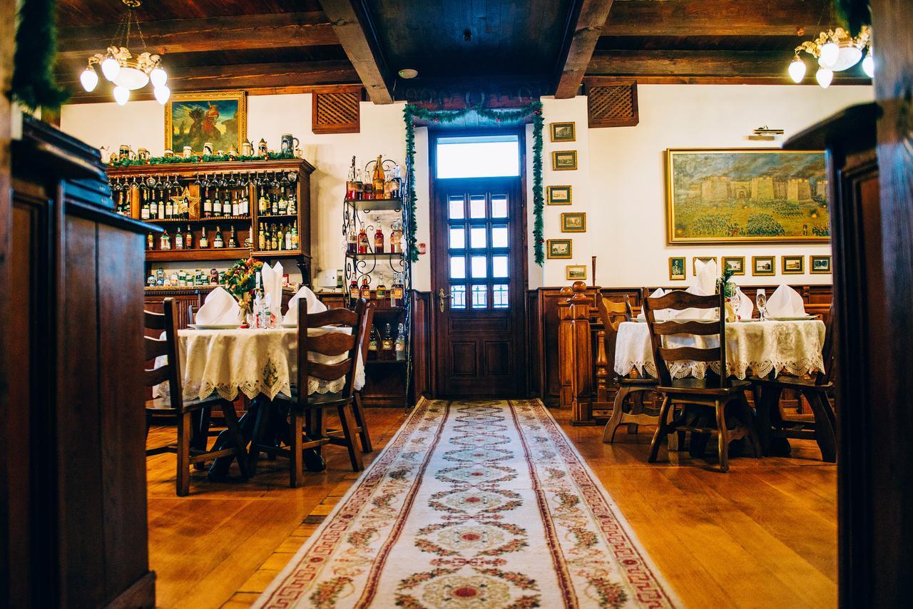 Antique House Hotel Dubno Eksteriør billede