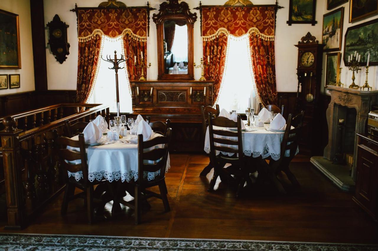 Antique House Hotel Dubno Eksteriør billede